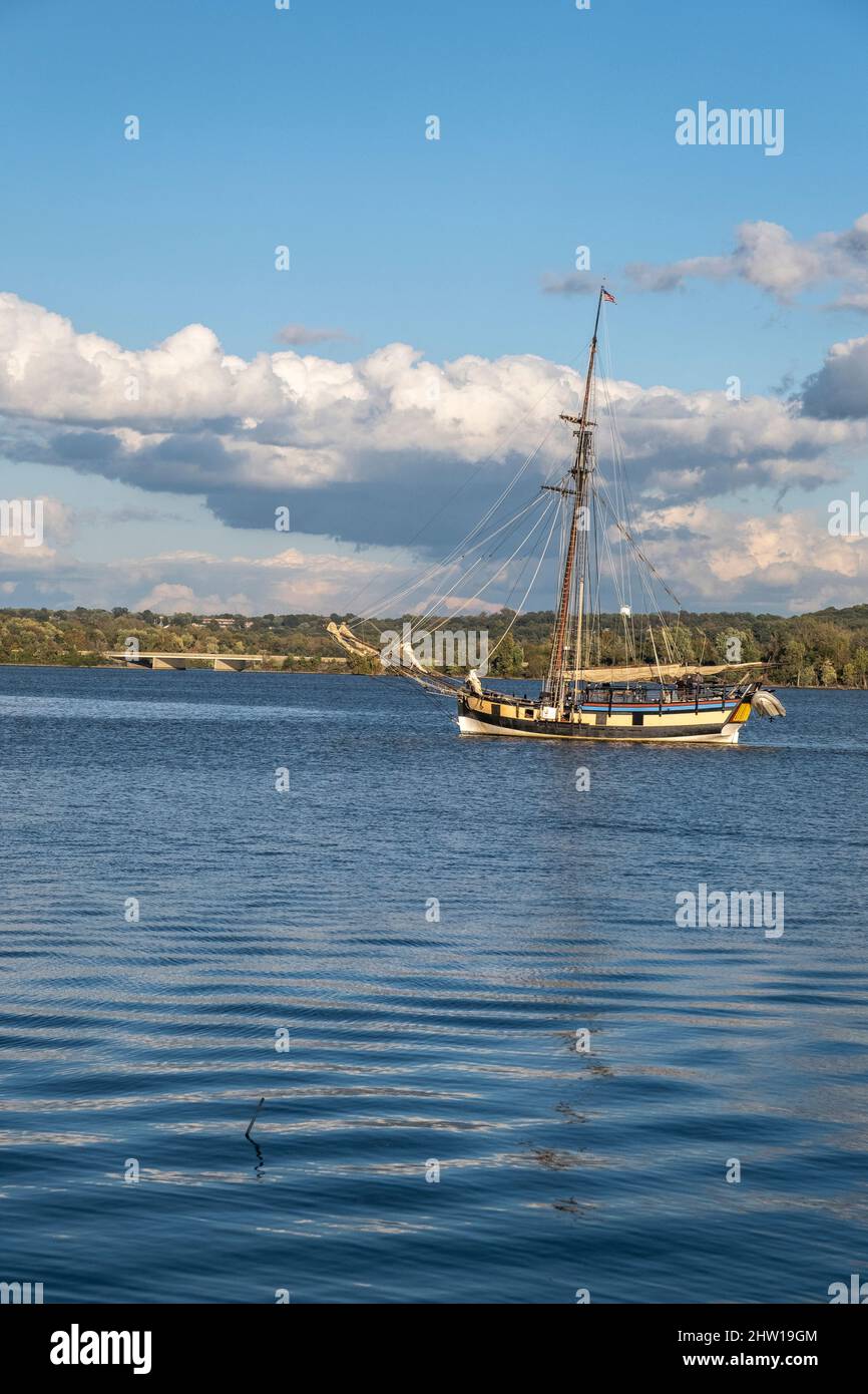 Tall ship Providence Replica Sailing on the Potomac River at Alexandria, Virginia.  Maryland shoreline in background. Stock Photo