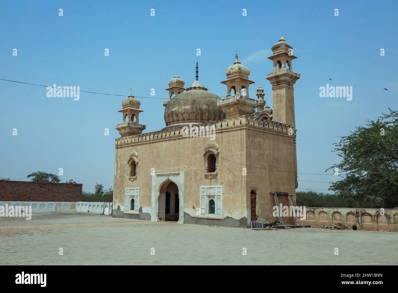 Abbasi Jamia Masjid Qila Mosque built by Nawab Bahawal Khan near to Derawar Fort in Yazman Tehsil, within the Cholistan Desert in Bahawalpur, Pakistan Stock Photo