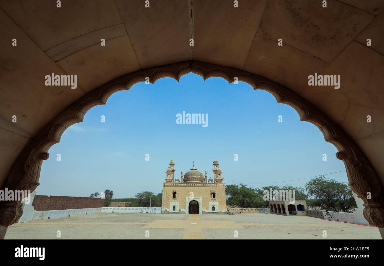 Abbasi Jamia Masjid Qila Mosque built by Nawab Bahawal Khan near to Derawar Fort in Yazman Tehsil, within the Cholistan Desert in Bahawalpur, Pakistan Stock Photo