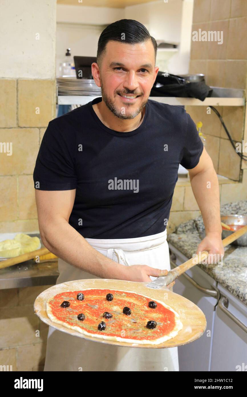 France, Bouches du Rhone, Marseille, Panier district, Chez Etienne pizzeria,  chef Pascal Cassaro preparing an anchovy pizza before cooking it in a wood  fired oven Stock Photo - Alamy