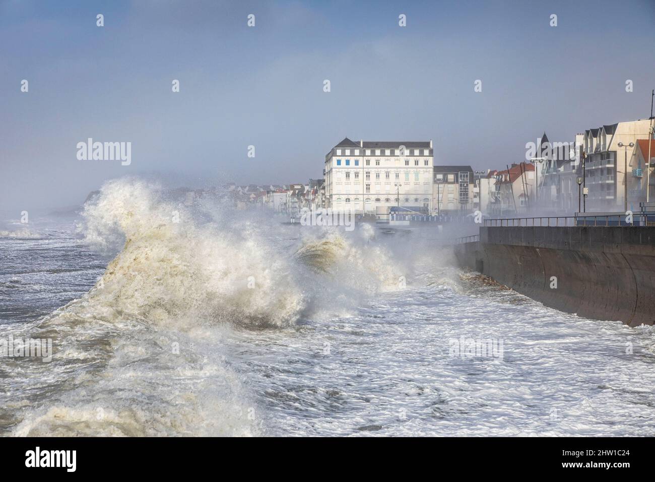 France, Pas de Calais, Wimereux, seawall during storm Eunice Stock Photo