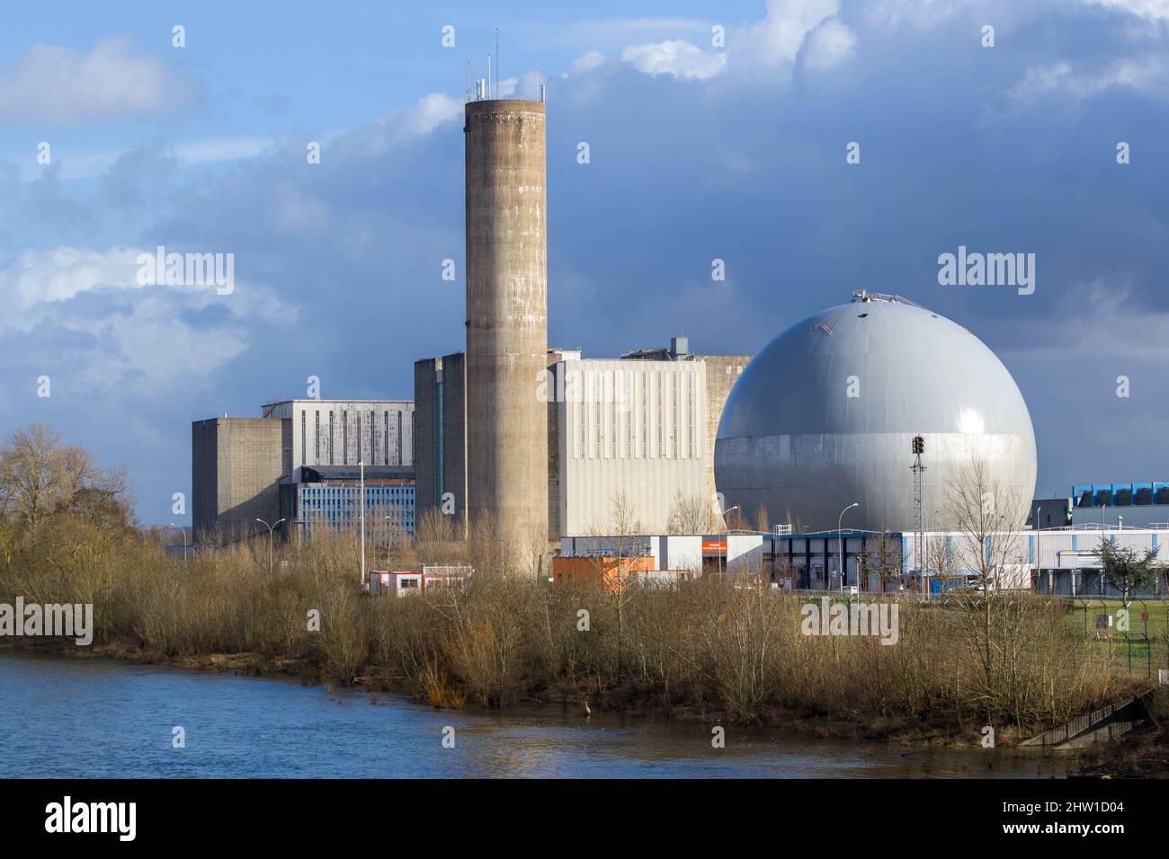 France, Indre-et-Loire (37), Avoine, Loire Valley listed as World Heritage  by UNESCO, Chinon nuclear power plant located in the town of Avoine on the  banks of the Loire Stock Photo - Alamy