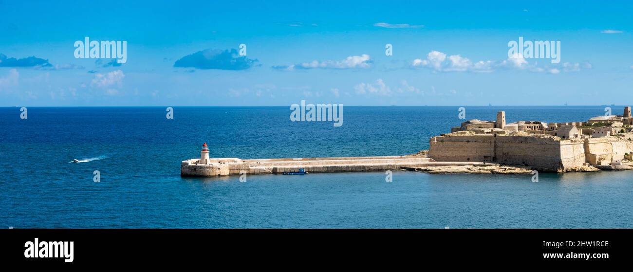 Malta, Valletta, city listed by UNESCO as Worlheritage, grand Harbour and fort Ricasoli Stock Photo