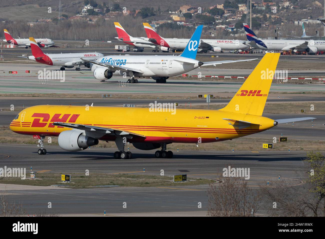 A dhl airlines boeing 757 freighter hi-res stock photography and images ...