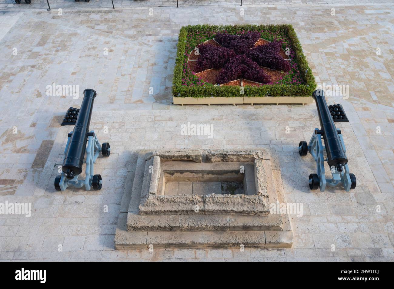 Malta, Valletta, city listed by UNESCO as Worlheritage, the Upper Barrakka Gardens, terrace of the public garden founded in the eighteenth century with the canons of the salutation battery Stock Photo