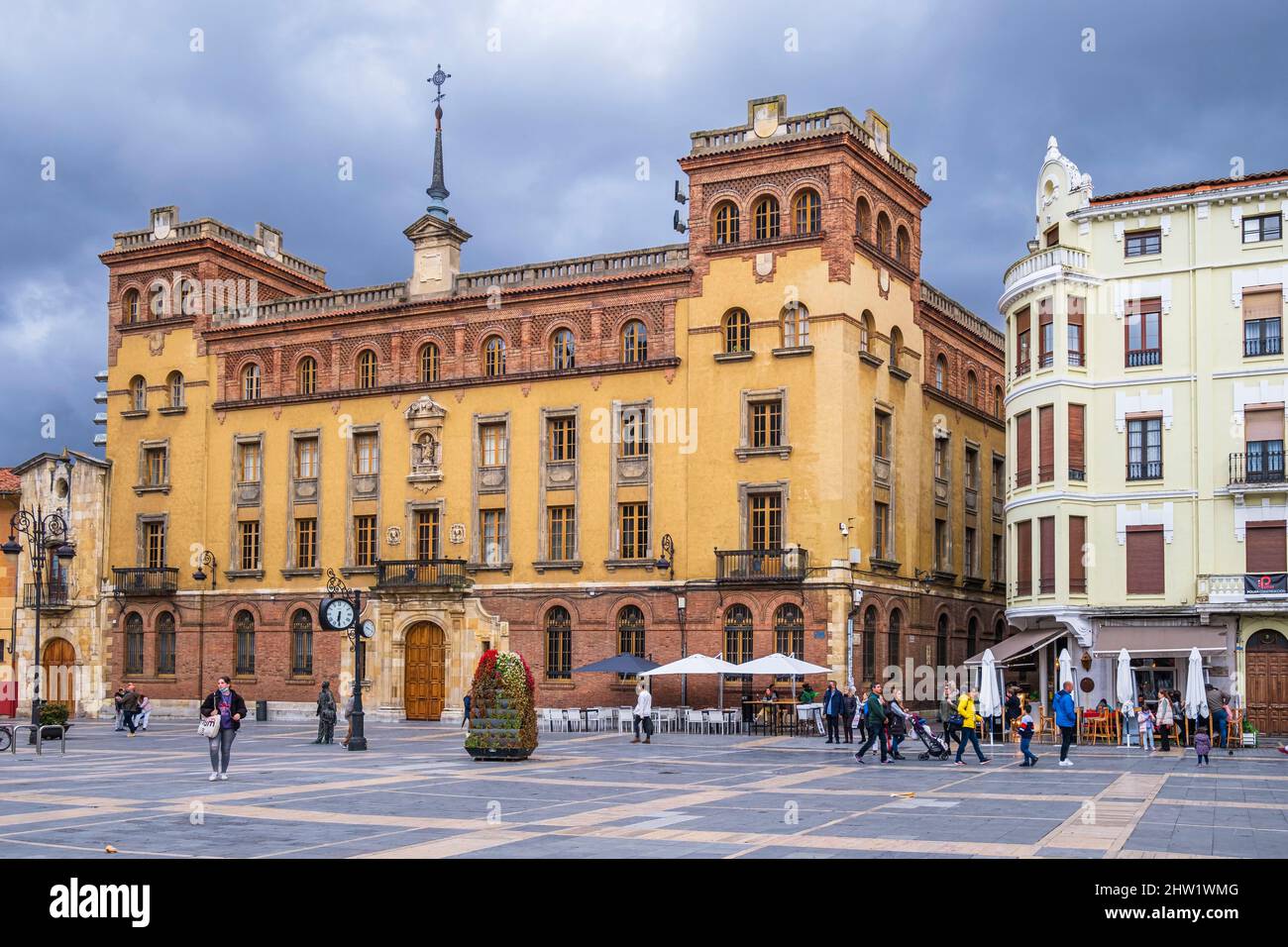 León spain plaza de regla hi-res stock photography and images - Alamy