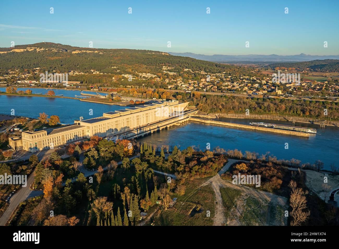 France, Vaucluse, Bollene, Centrale ecluse on the Canal Donzere Mondragon, Le Rhone river (aerial view) Stock Photo