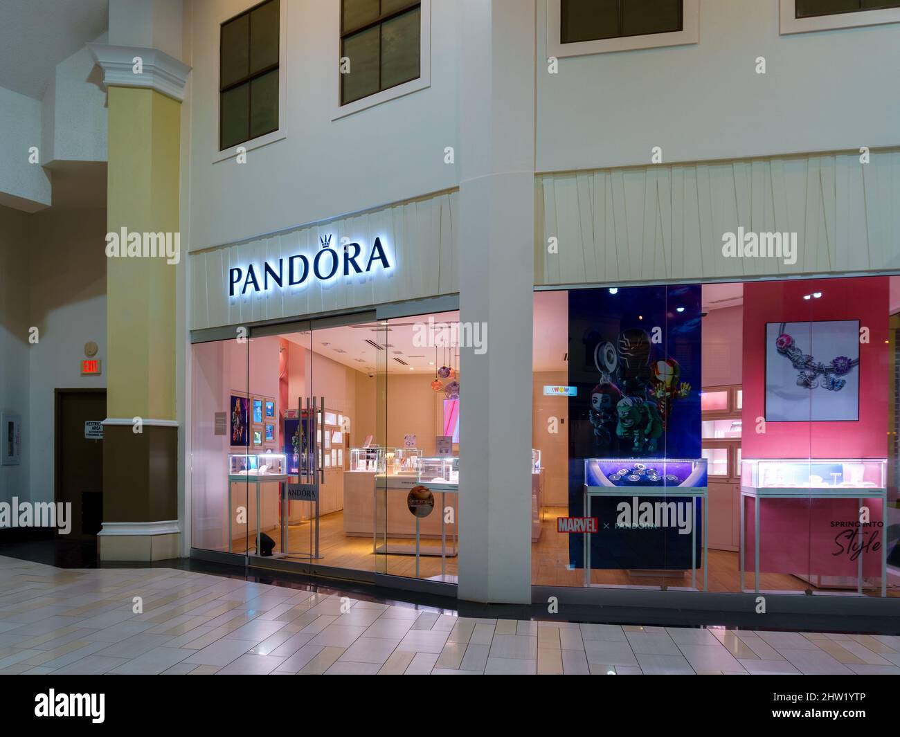 New Hartford, New York - Mar 1, 2022: A Side View of PANDORA Storefront inside Sangertown Mall. Pandora is an International Jewelry Company that Opera Stock Photo