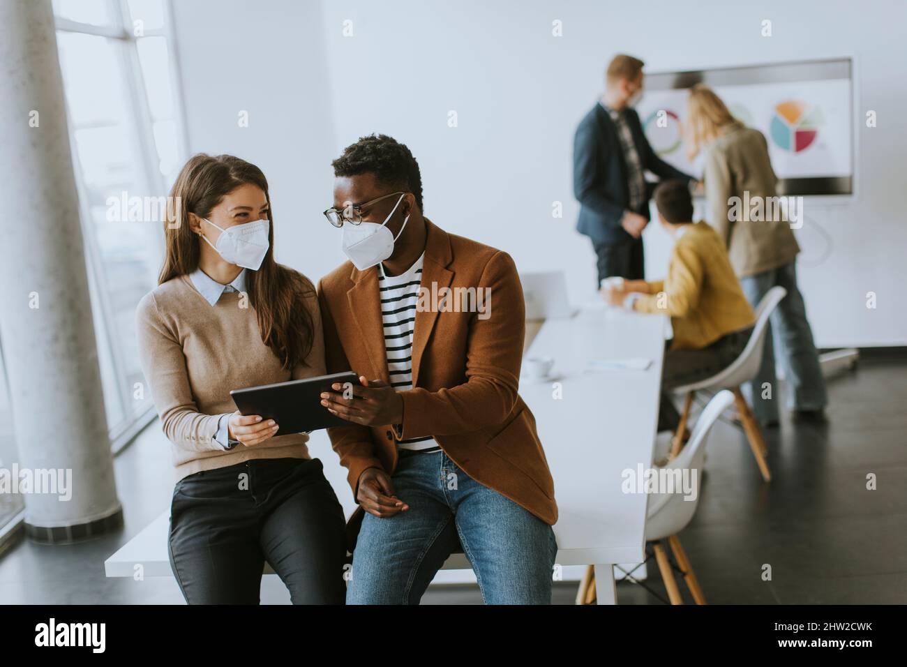 Group of people wearing suit hi-res stock photography and images - Alamy