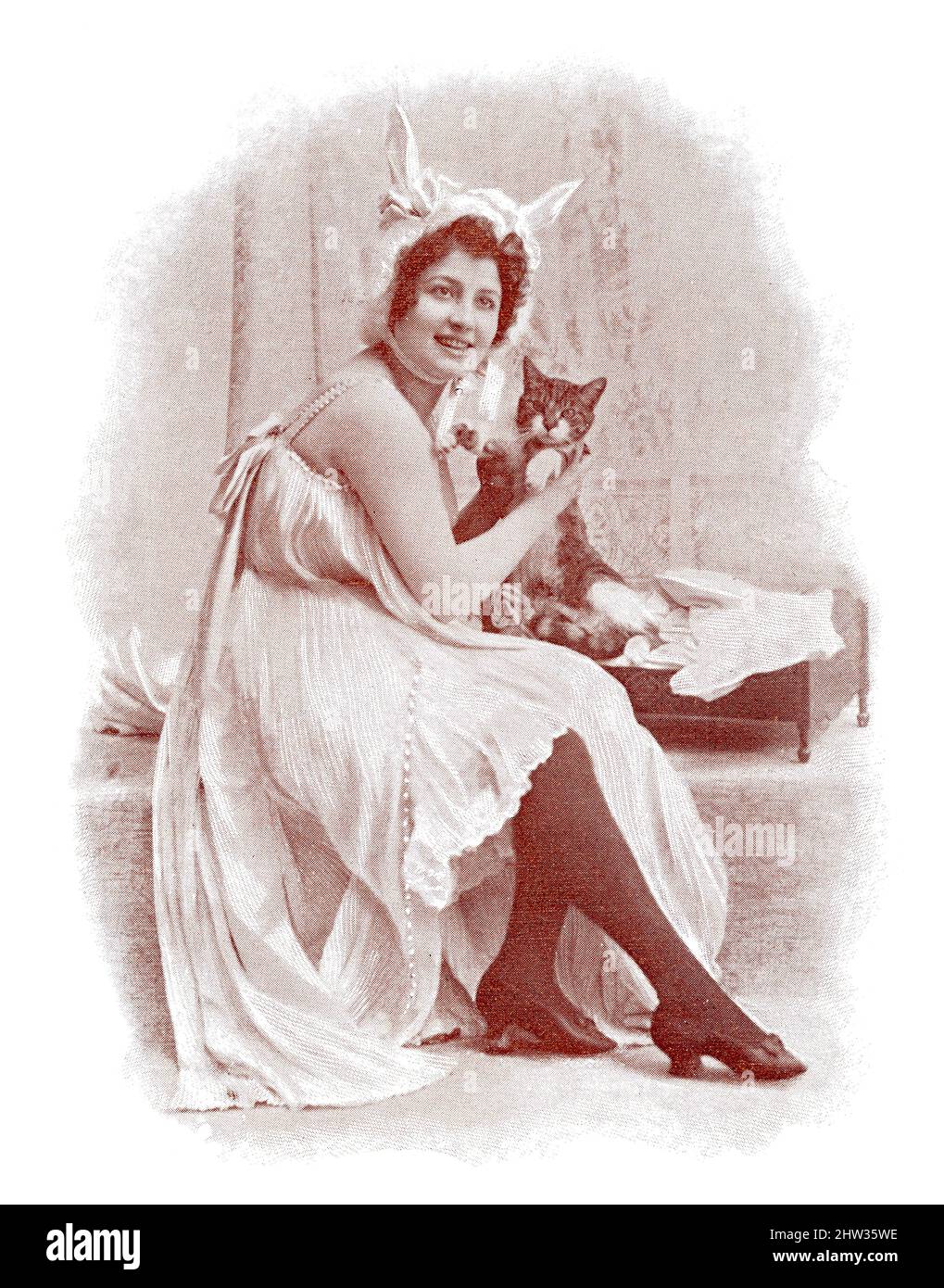 Portrait of an actress in the image of a cat mom. Image from the illustrated Franco-German theater magazine 'Das Album', 1898. Stock Photo