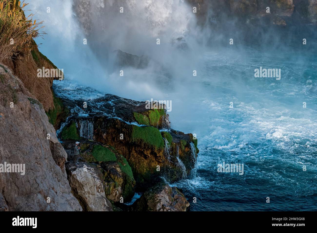 Foot waterfall falling sea hi-res stock photography and images - Alamy