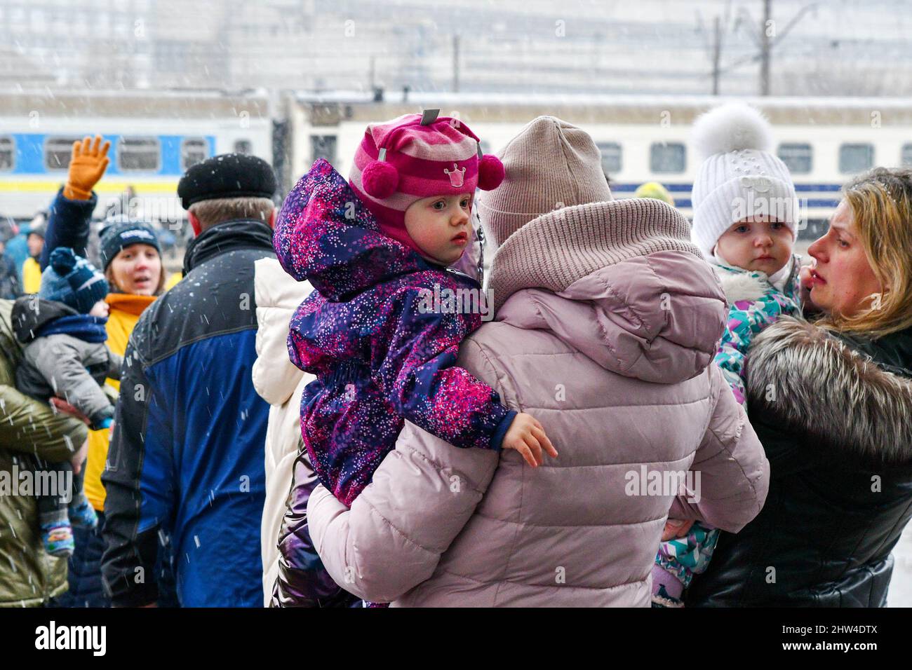 Evacuation train children hi-res stock photography and images - Alamy