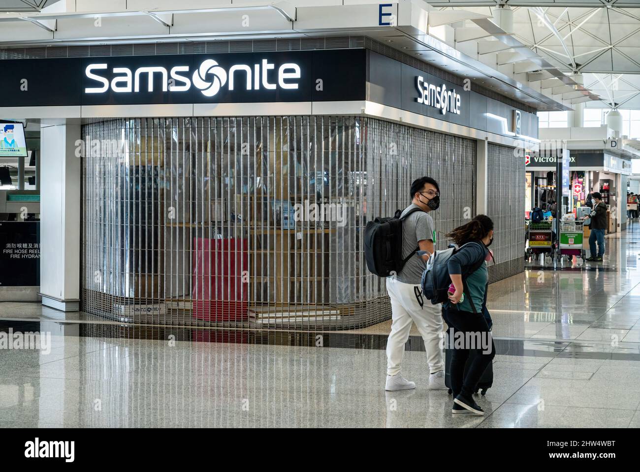 Hong Kong, China. 16th Feb, 2022. Passengers walk past a closed American luggage manufacturer and retailer, Samsonite, store in Hong Kong international airport as most businesses are shutdown due to the covid-19 variant spread. (Photo by Budrul Chukrut/SOPA Images/Sipa USA) Credit: Sipa USA/Alamy Live News Stock Photo