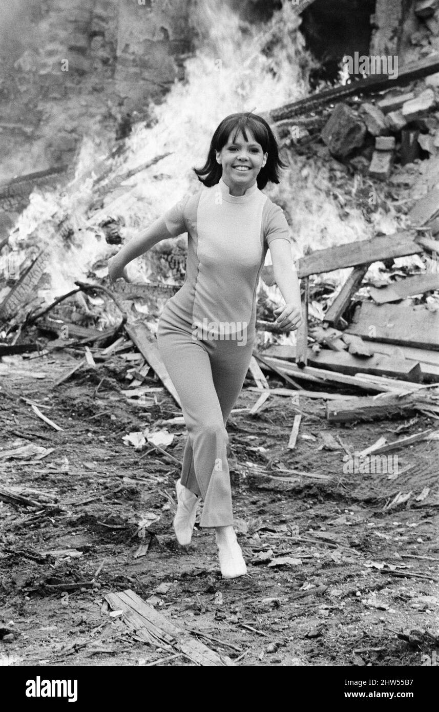 Wendy Padbury Actress Aged 20 Years Old She Stars As Zoe Heriot A Wendy Padbury Actress Aged 20 Years Old She Stars As Zoe Heriot A
