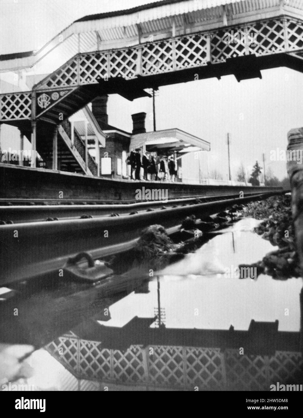 Bomb explosion wrecks Elan Valley Pipeline into Birmingham near West Hagley Stourbridge, the pipeline supplies water to the city of Birmingham from reservoirs at Elan Valley in Radnorshire, Monday 2nd December 1968. Our Picture Shows ... passengers at platform of train station affected by floodwater in aftermath of attack along the the 84 mile long pipeline normally carries 75 million gallons daily to Birmingham. Stock Photo