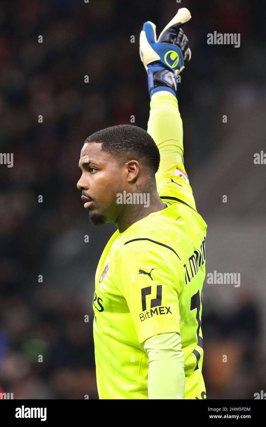Milan, Italy. 1st Mar, 2022. Italy, Milan, march 2022: Mike Maignan goalkeeper) gives advices to teammates in the first half during football match AC MILAN FC INTER, Italia
