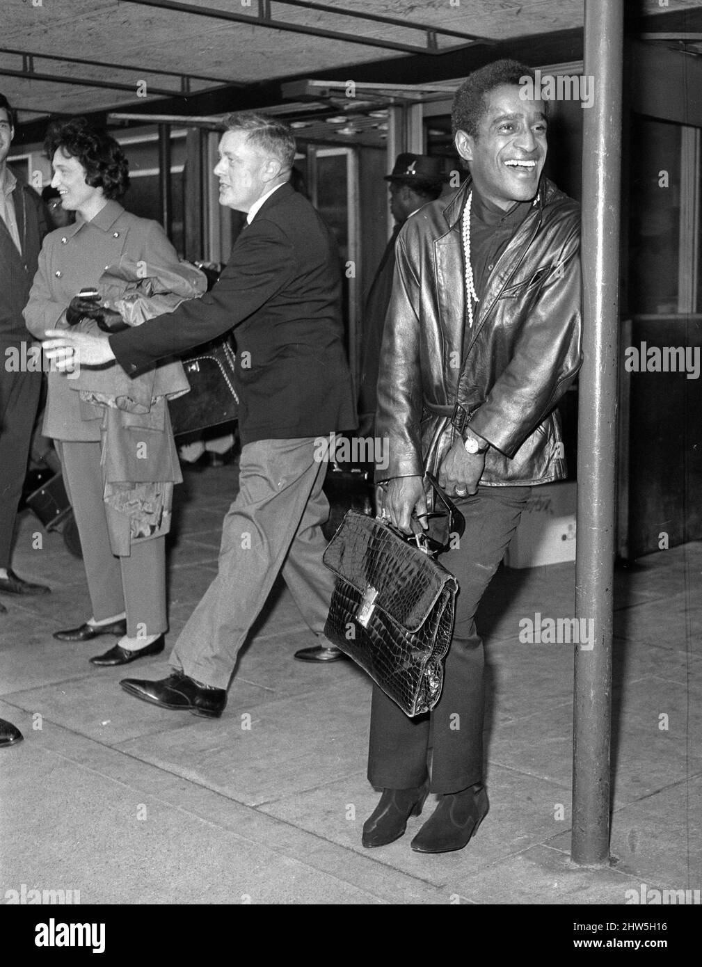 Sammy Davis Jnr. arriving at LAP. 16th September 1967. P67-401-18 Stock Photo