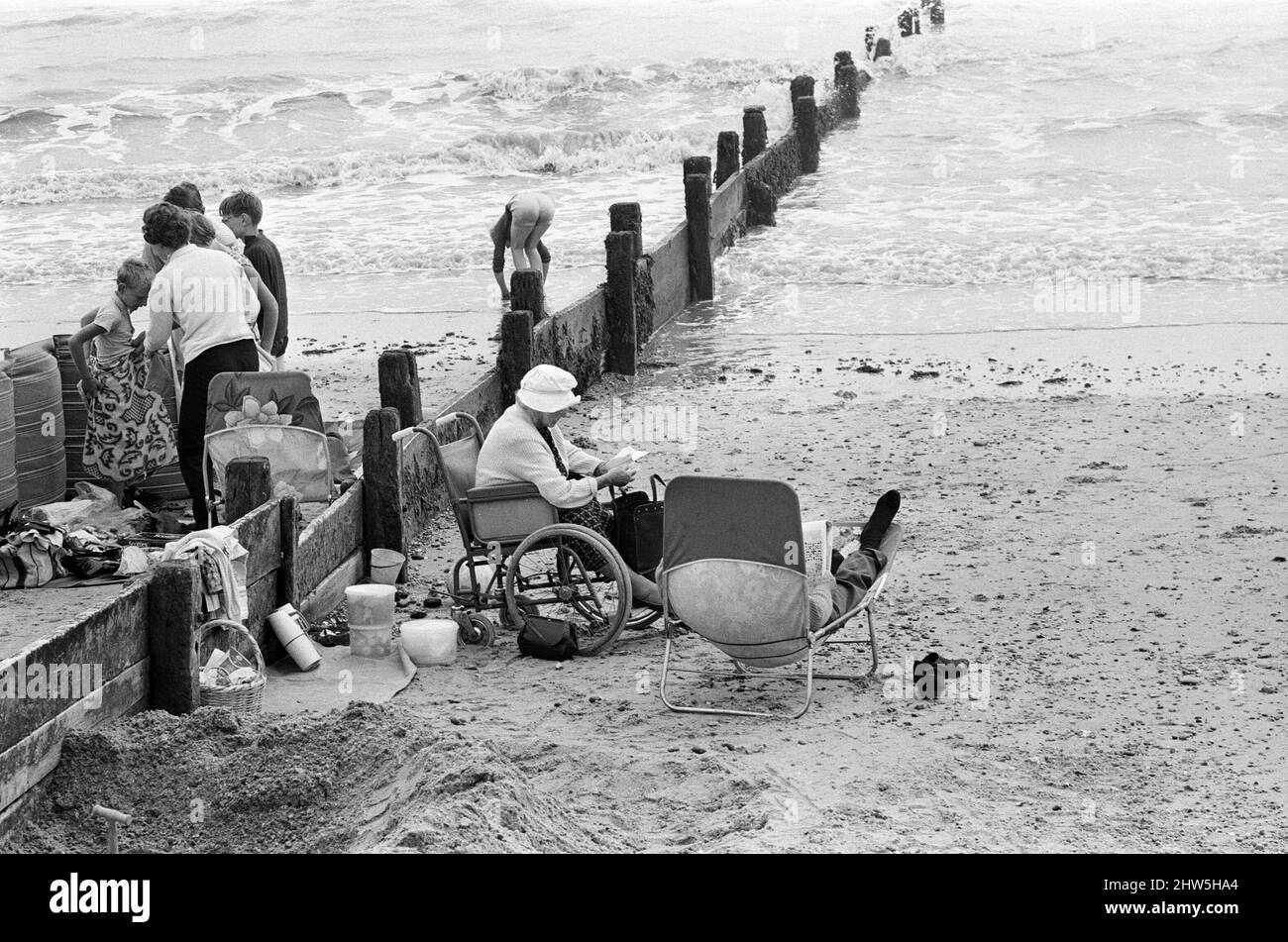 Holidaymakers in Frinton-on-Sea, Essex. 24th August 1967. Stock Photo