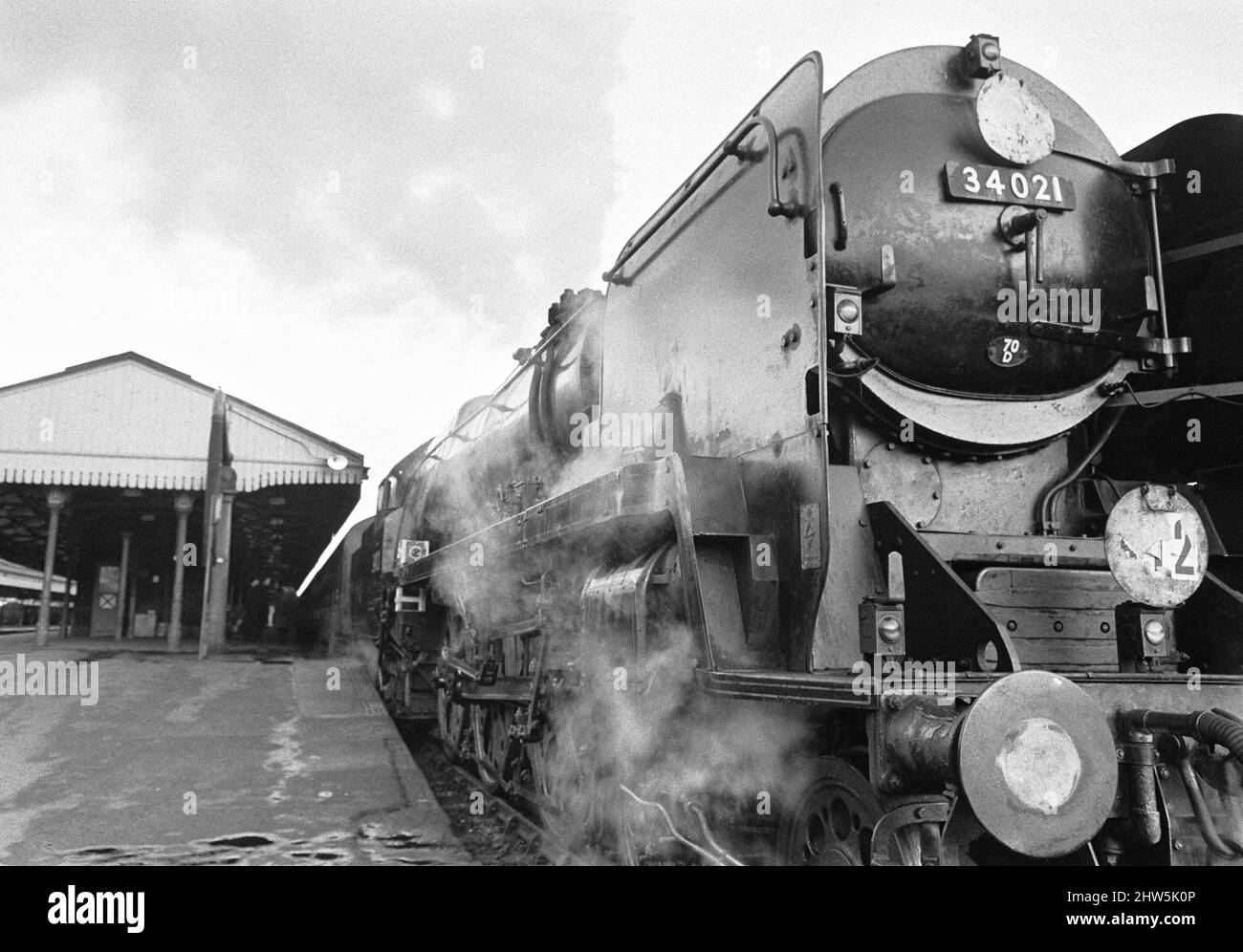 Number 34021 Dartmoor a Bulleid Pacific locomotive of the West Country Class, seen here before it leaves Salisbury, Wiltshire bound for London, Waterloo for the last time before retirement30th April 1967. Stock Photo