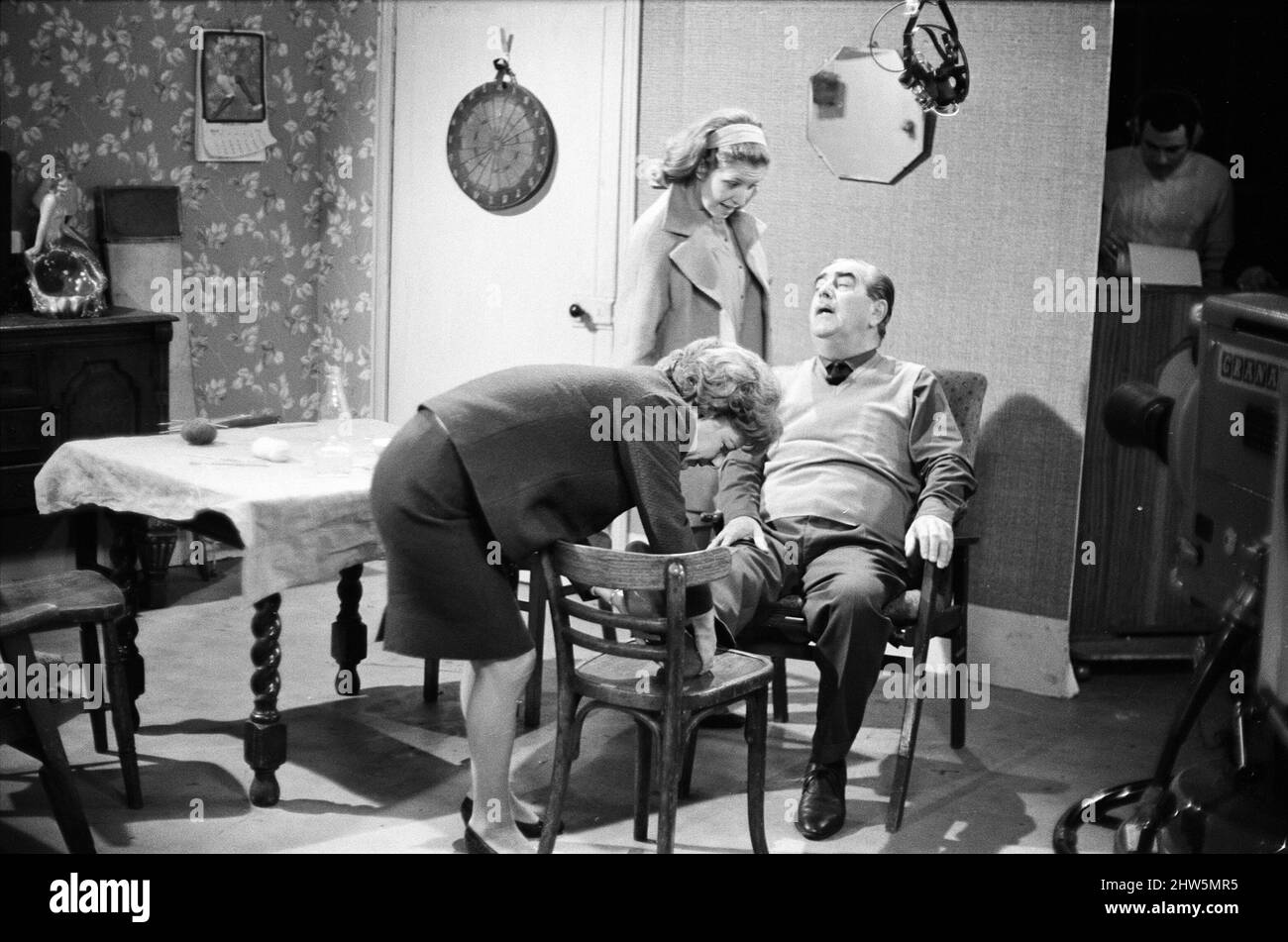 The cast of 'Coronation Street' on set. Jean Alexander, Anne Reid and Bernard Youens. 16th April 1968. Stock Photo