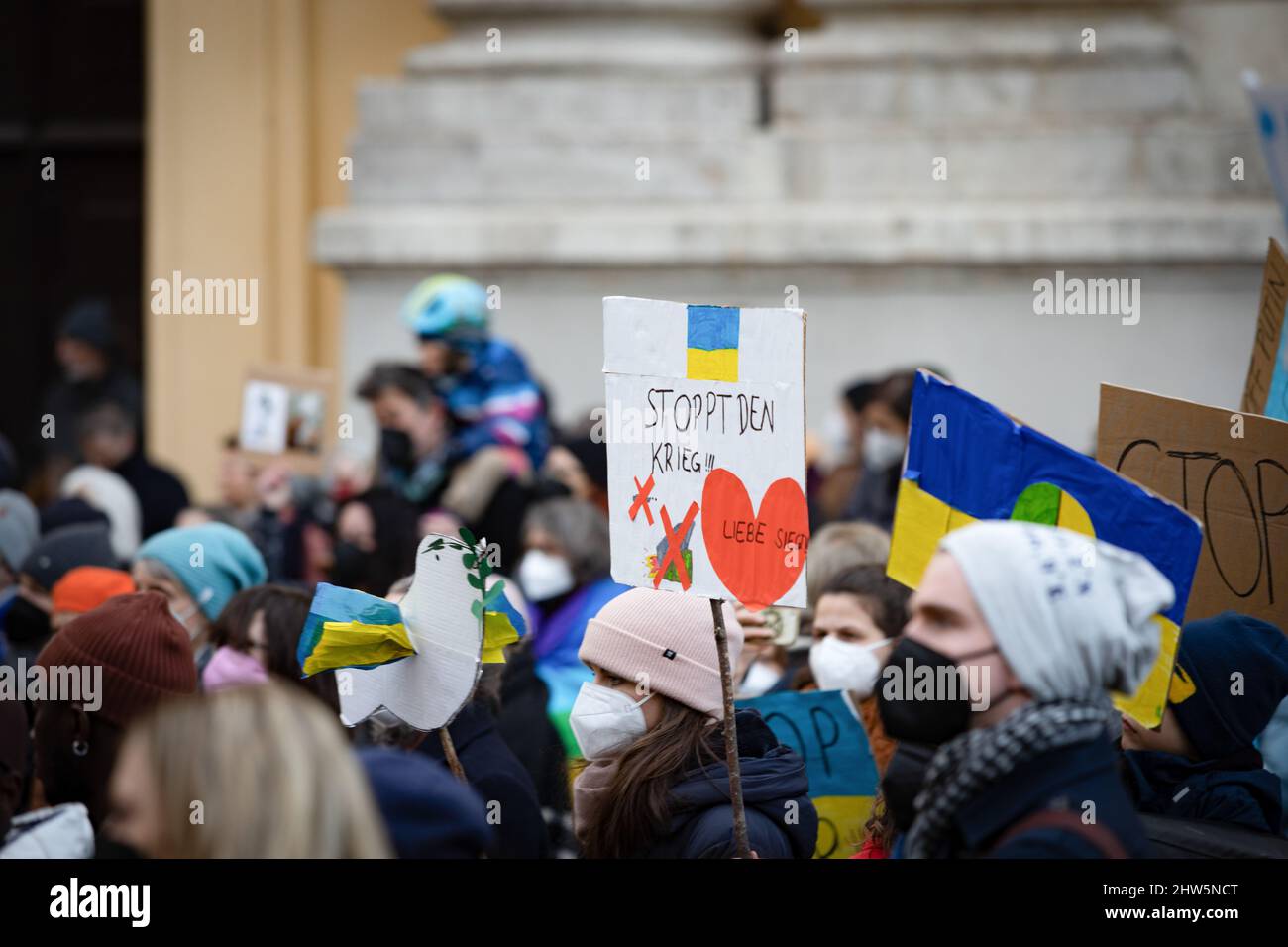 Munich, Germany. 03rd Mar, 2022. On March 3nd, 2022 2,000 people gathered at Odeonsplatz in Munich, Germany to protest against the Russian invasion in the Ukraine and to show their solidarity with the Ukranian people. The rally was organized by Fridays for Future Munich. Sign reading: 'Stoppt den Krieg!!! Liebe siegt!' 'Stop the war!!! Love wins!' (Photo by Alexander Pohl/Sipa USA) Credit: Sipa USA/Alamy Live News Stock Photo