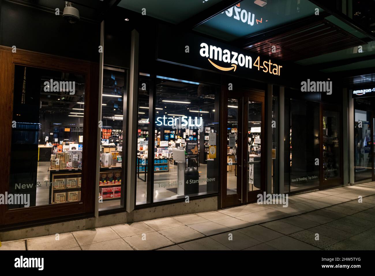 Seattle, USA. 3rd Mar, 2022. Closing of the original Amazon 4-Star store in  South Lake Union by the Amazon Spheres campus. Yesterday Amazon announced  they are closing around 68 of their book