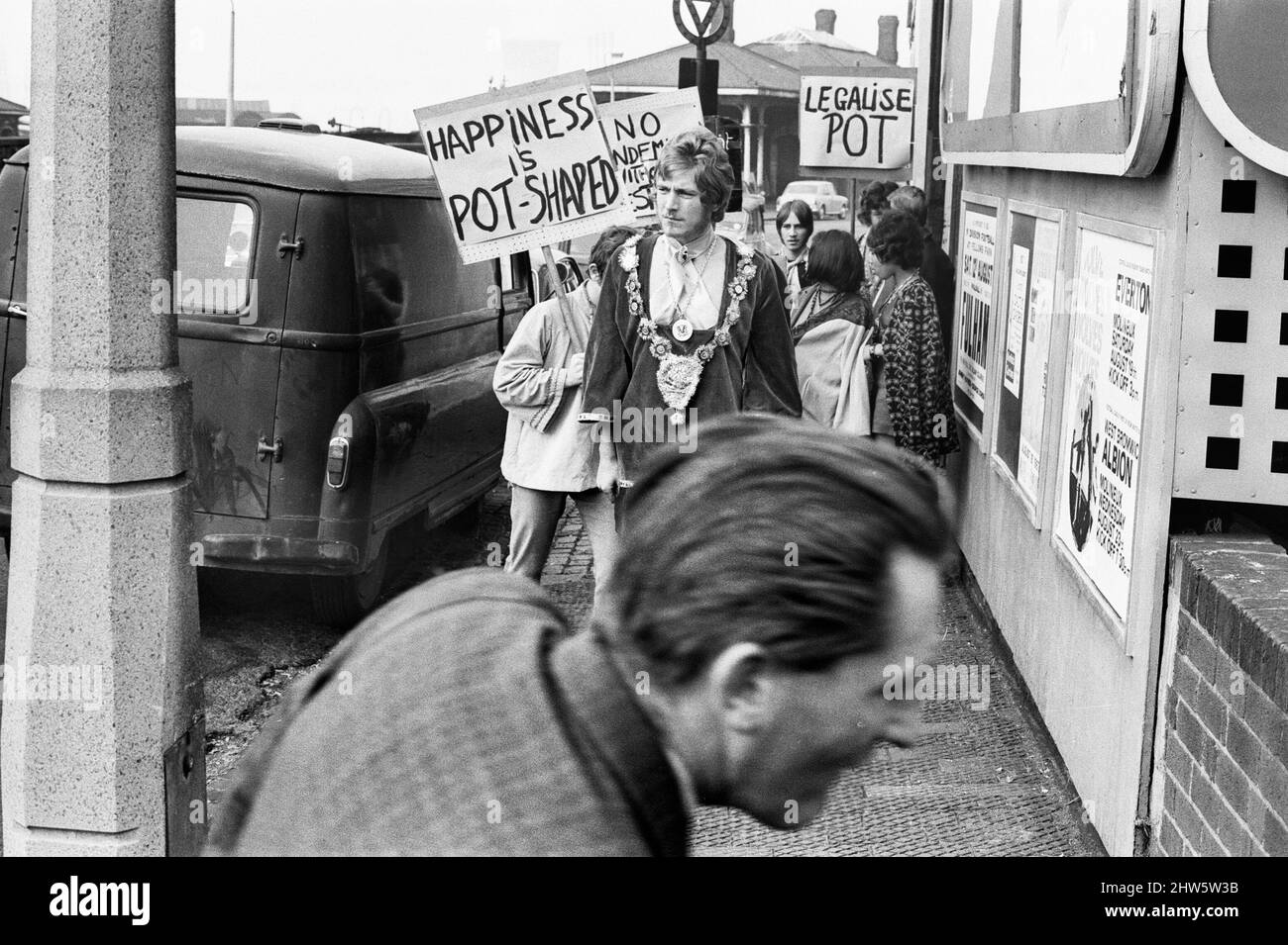 Musician and singer Robert Plant with some of his followers after he  appeared in court on drugs charges, Fans holding Legalise Pot banners  follow him from court, Friday 11th August 1967 Stock