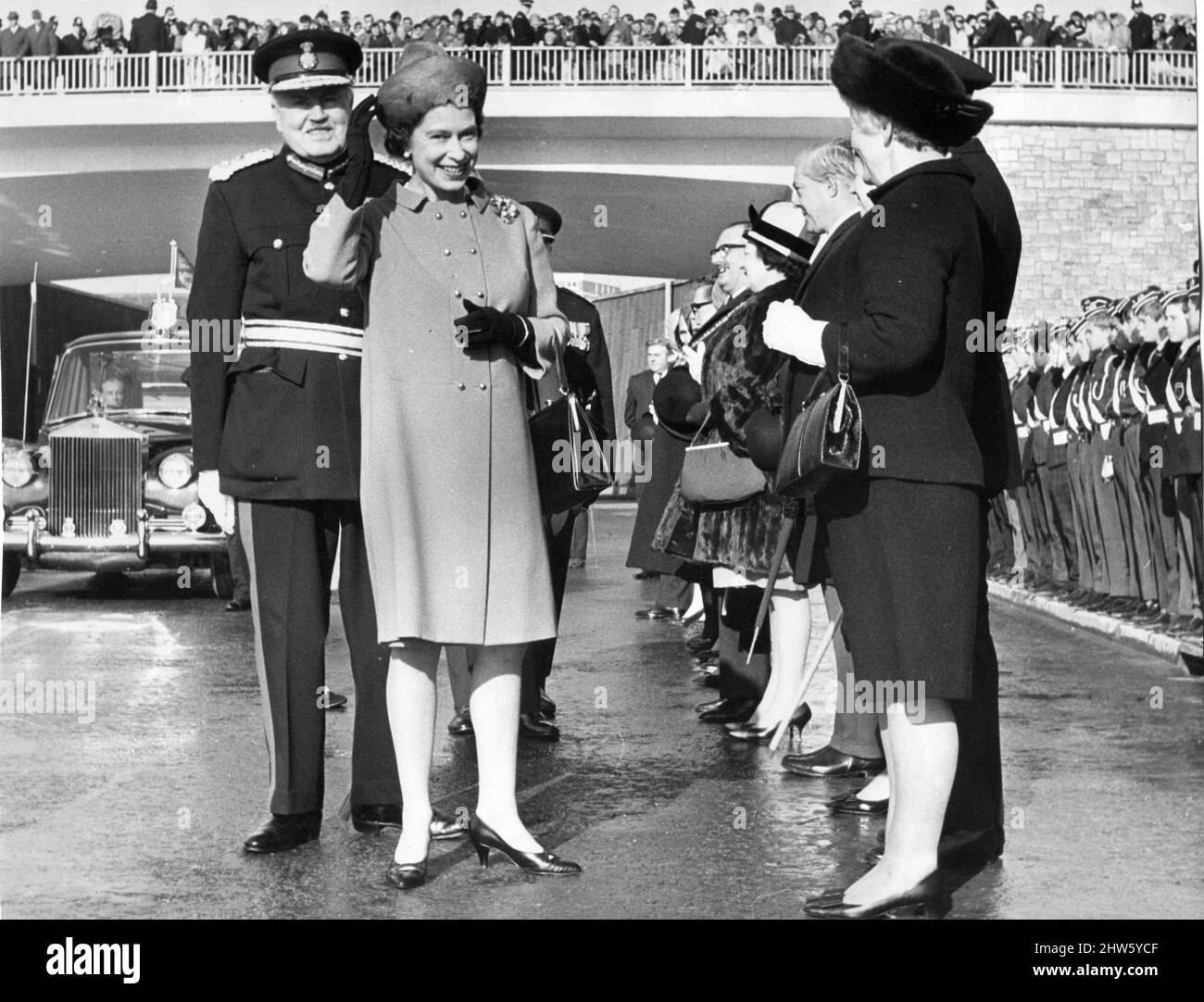 Queen Elizabeth II and Prince Philip officially opens the Tyne Tunnel ...