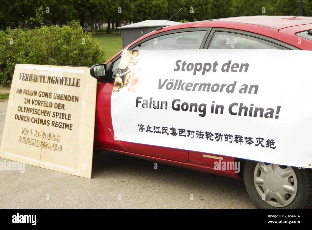 Vienna, Austria. July 12, 2006. Falun Dafa demonstration in Vienna. Inscription 'Stop the genocide of falun gong in China'. Stock Photo