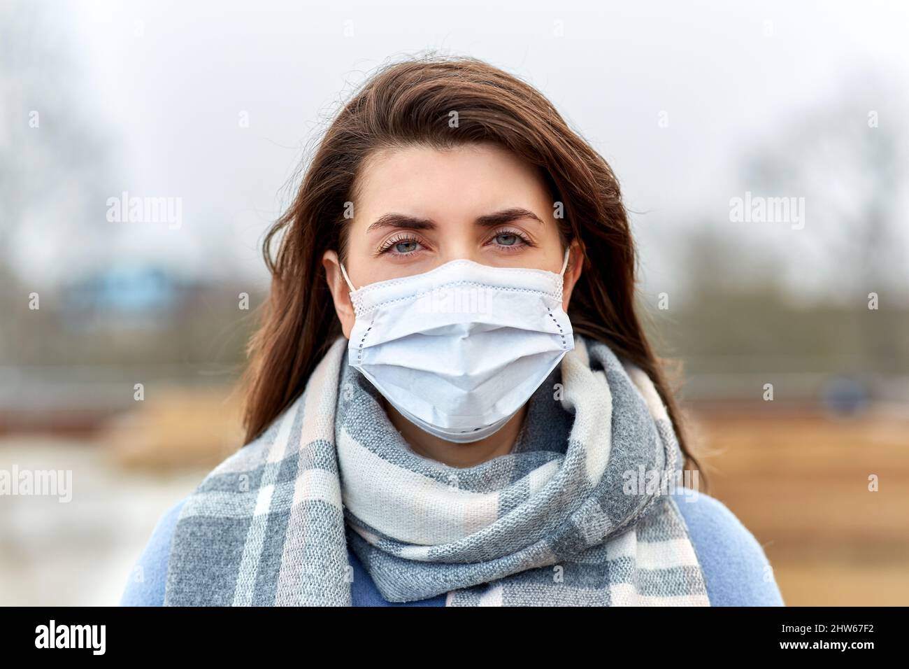 Woman wearing hygienic mask hi-res stock photography and images - Alamy