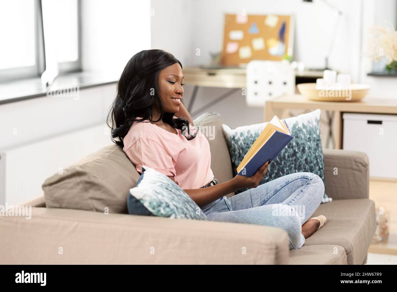 Cute african woman reading book hi-res stock photography and images - Alamy