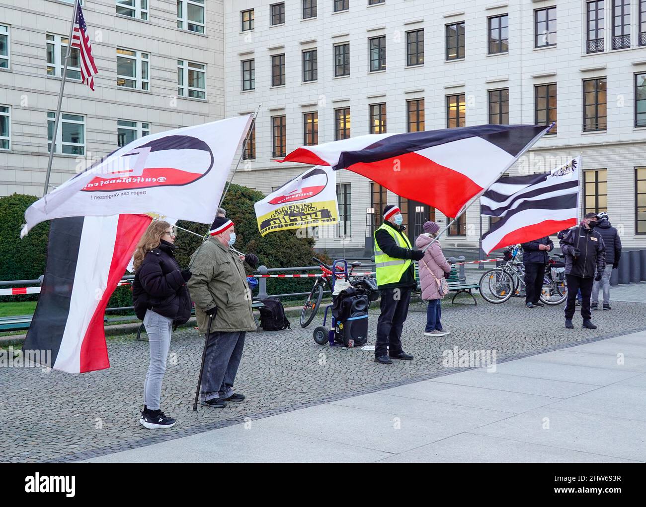 Reichsdeutsche Demonstration, Flaggen, Pariser Platz, Mitte, Berlin, Deutschland Stock Photo