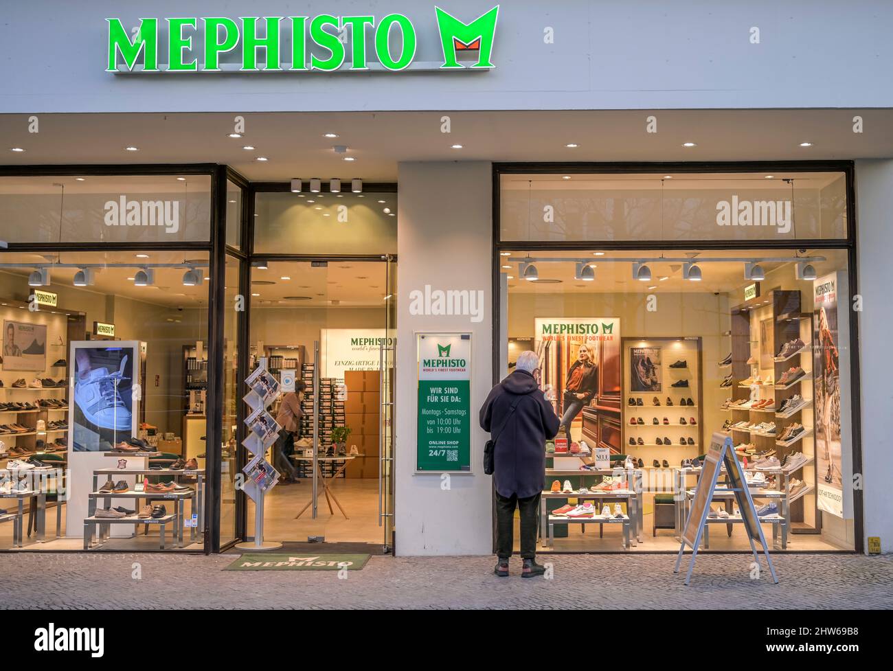 Mephisto Schuhe, Kurfürstendamm, Charlottenburg, Charlottenburg-Wilmersdorf, Berlin, Deutschland Stock Photo