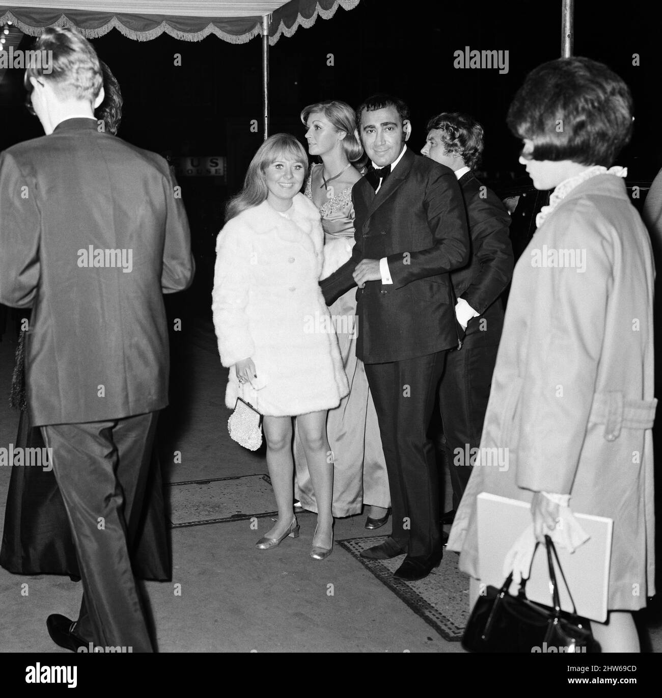 The Royal Charity Premier of 'Oliver!' in the presence of HRH Princess Margaret and Lord Snowdon, in aid of the NSPCC, sponsored by the Variety Club. Singer Lulu arrives at the Odeon with Lionel Bart, writer and composer of the film. Odeon Theatre, Leicester Square. 26th September 1968. Stock Photo