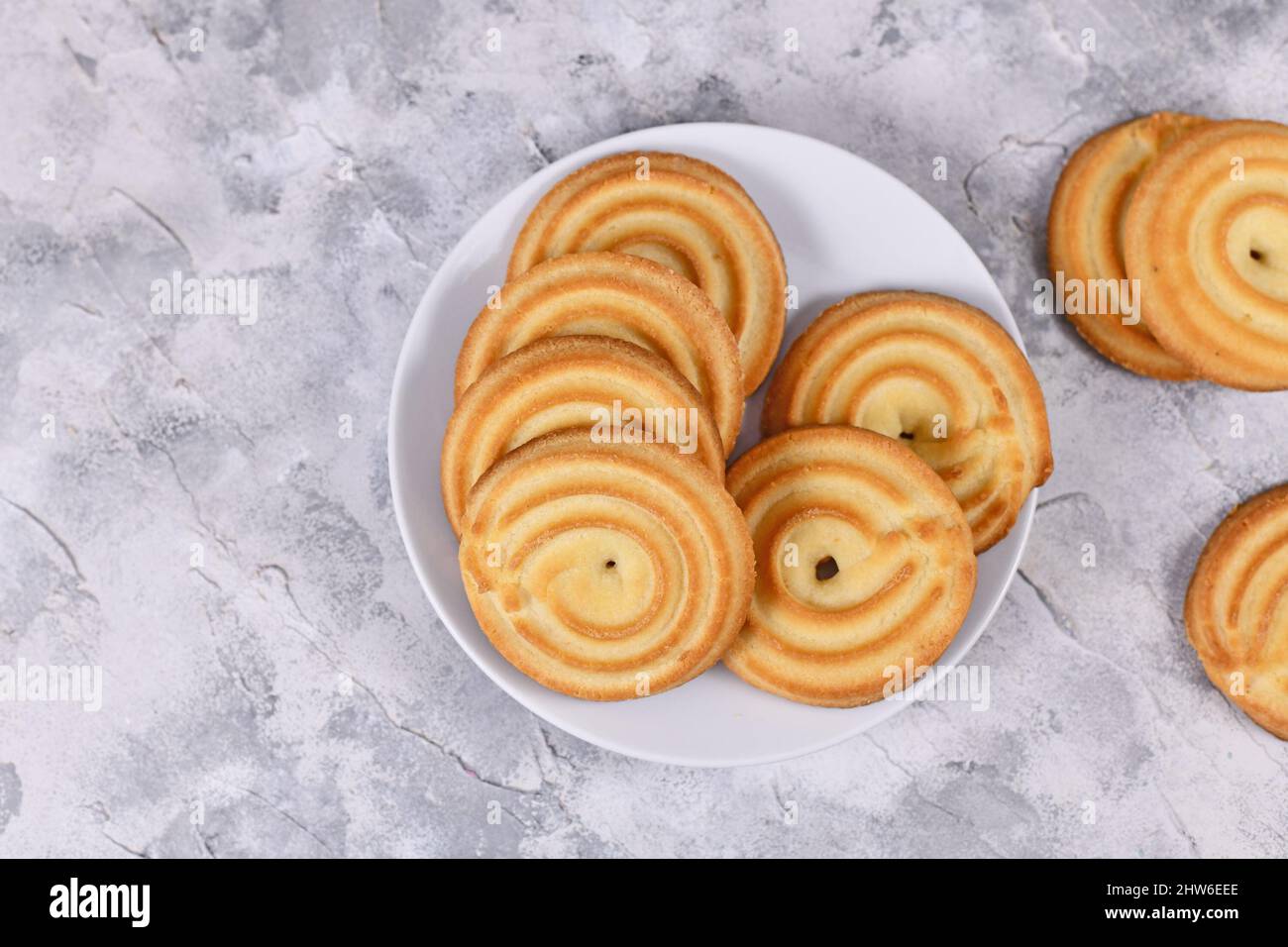 Top view of round ring shaped spritz biscuits, a type of German butter  cookies made by extruding dough with a press fitted with patterned holes  Stock Photo - Alamy