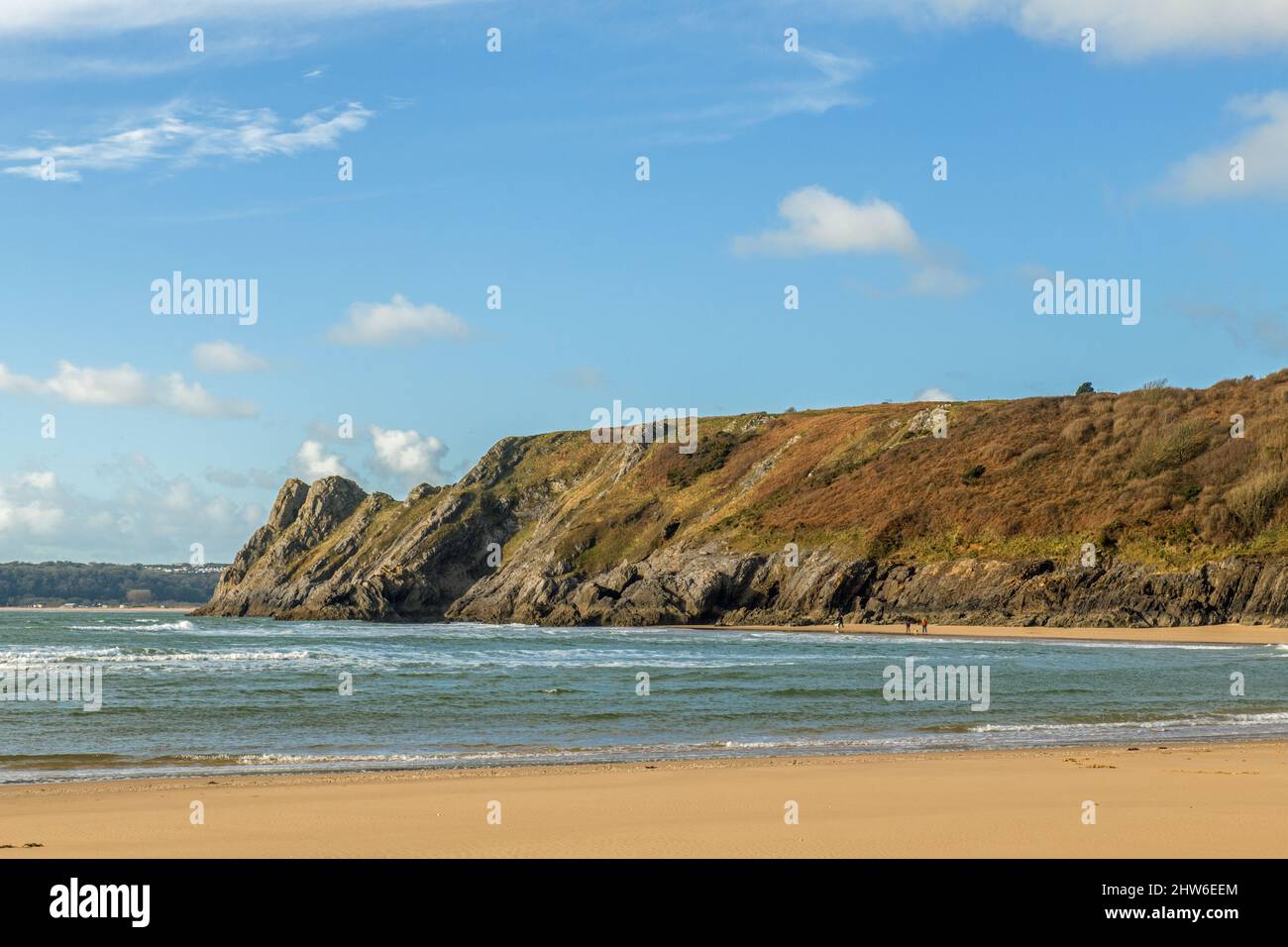 Three Cliffs Bay looking west towards Great Tor and the adjoining cliffs on a sunny February day Stock Photo