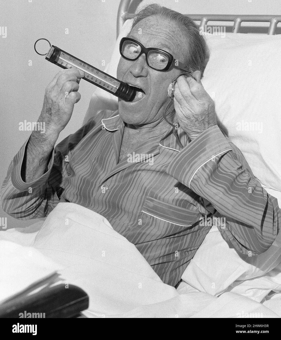 Arthur askey Black and White Stock Photos & Images - Alamy