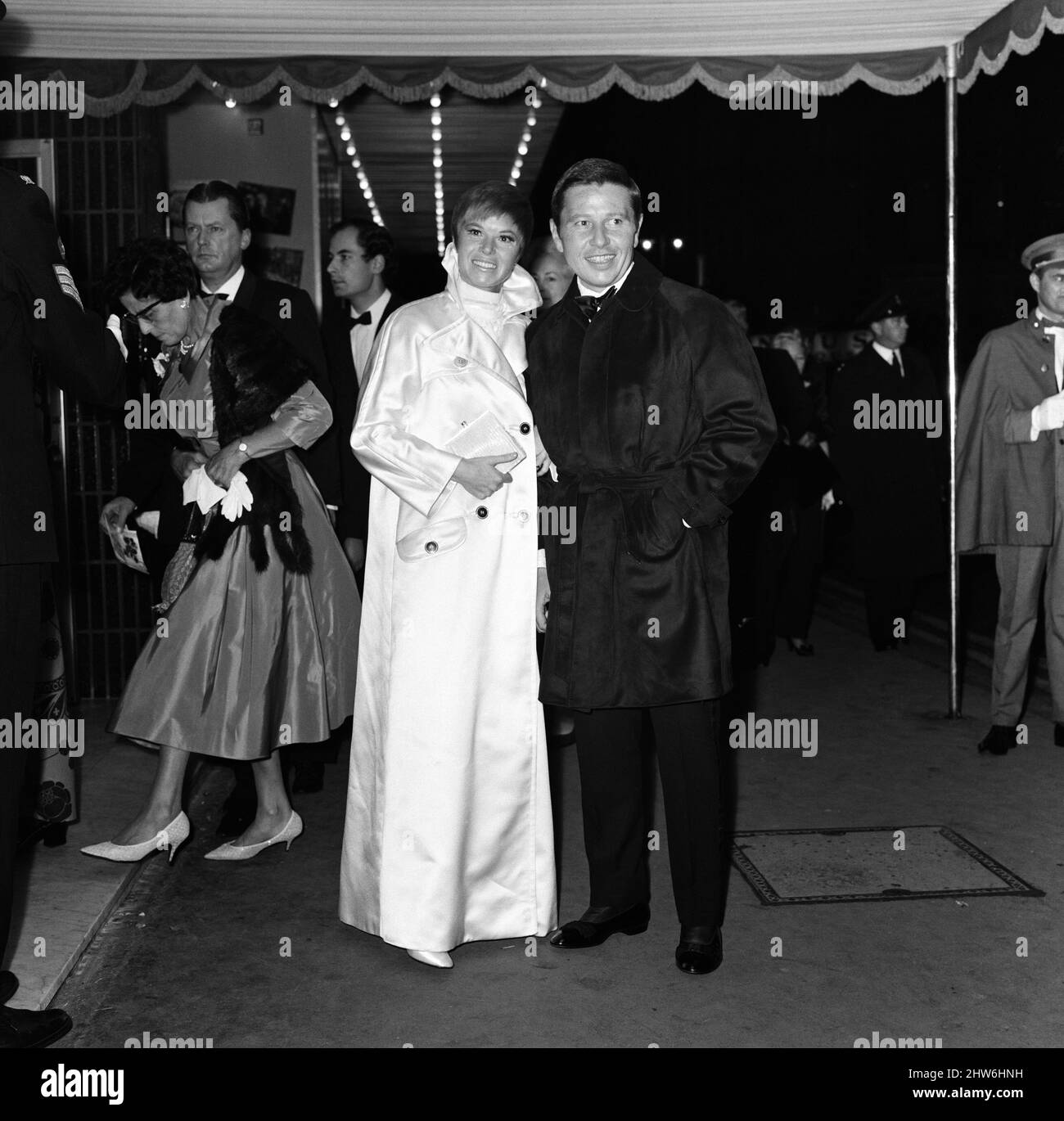 The Royal Charity Premier of 'Oliver!' in the presence of HRH Princess Margaret and Lord Snowdon, in aid of the NSPCC, sponsored by the Variety Club. Shani Wallis who plays Nancy in the film arriving at the Odeon with a friend. Odeon Theatre, Leicester Square. 26th September 1968. Stock Photo