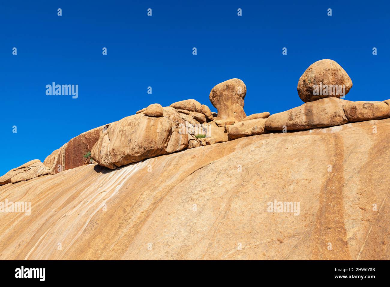 Large round rocks hi-res stock photography and images - Alamy