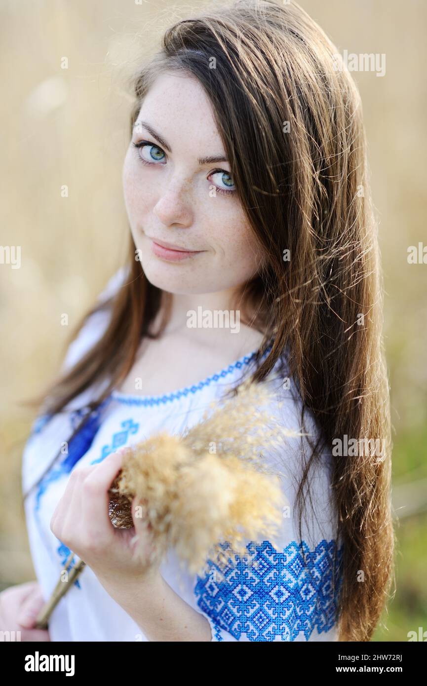 Slavic girl in Ukrainian shirt holding ears of corn Stock Photo Alamy