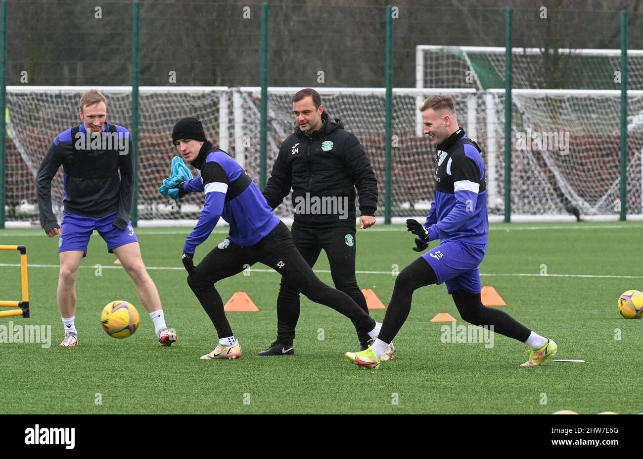 East Mains.Ormiston.Tranent.East Lothian.Scotland.UK.4th March 22 Hibs' Manager, Shaun Maloney, midfielder, Josh Campbell & forward, James Scott, during training session for Cinch Premiership match with St Johnstone Credit: eric mccowat/Alamy Live News Stock Photo