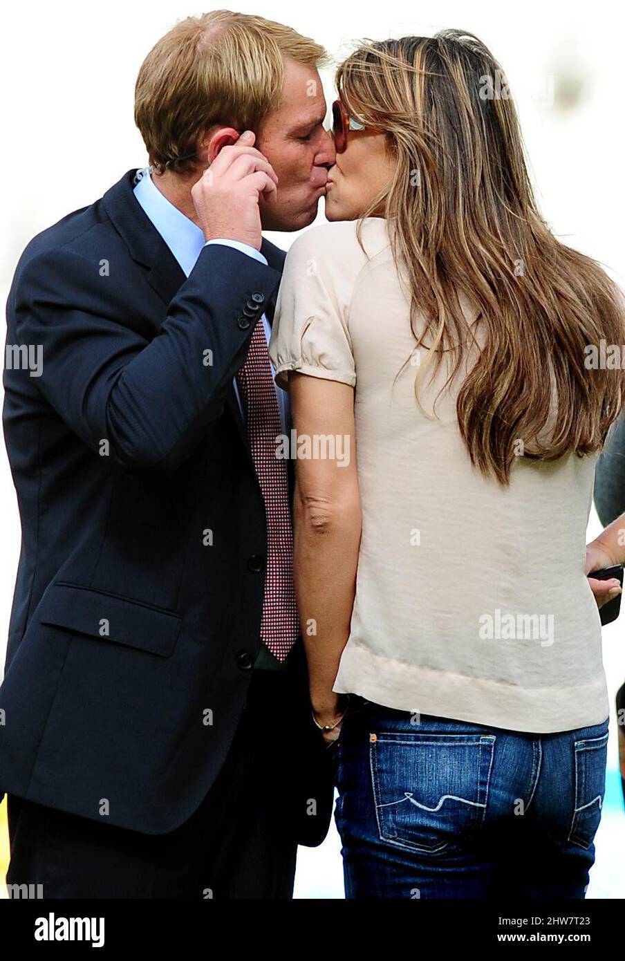 File photo dated 13-08-2011 of Shane Warne and Liz Hurley at kiss at Edgbaston, Birmingham. Former Australia cricketer Shane Warne has died at the age of 52, his management company MPC Entertainment has announced in a statement. Issue date: Friday March 4, 2022. Stock Photo