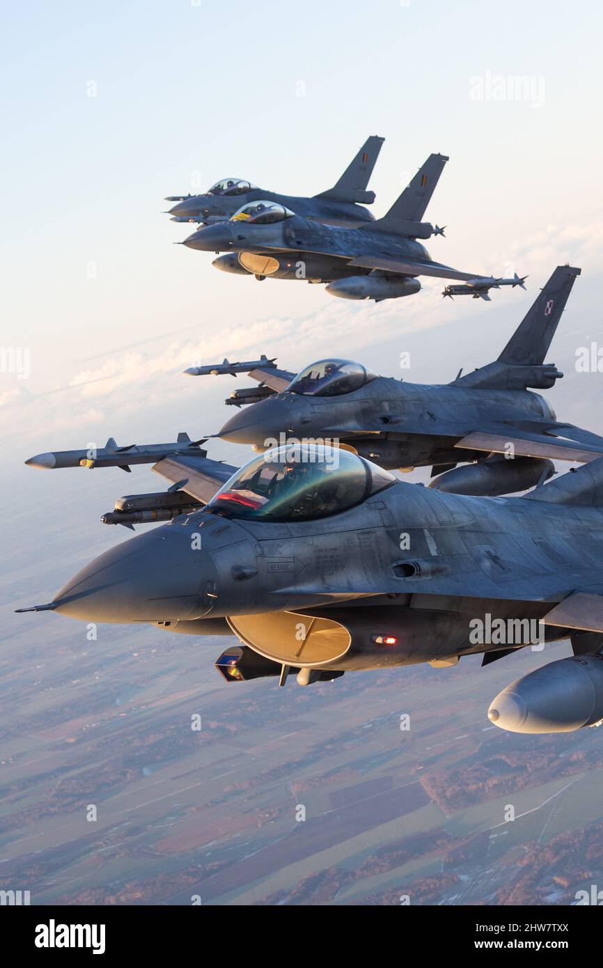 Polish air force f 16 hi-res stock photography and images - Alamy