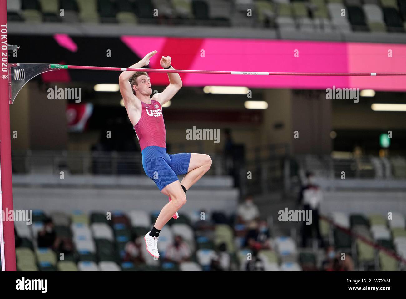 Christopher Nilsen participating in the Tokyo 2020 Olympics in the pole vault discipline Stock