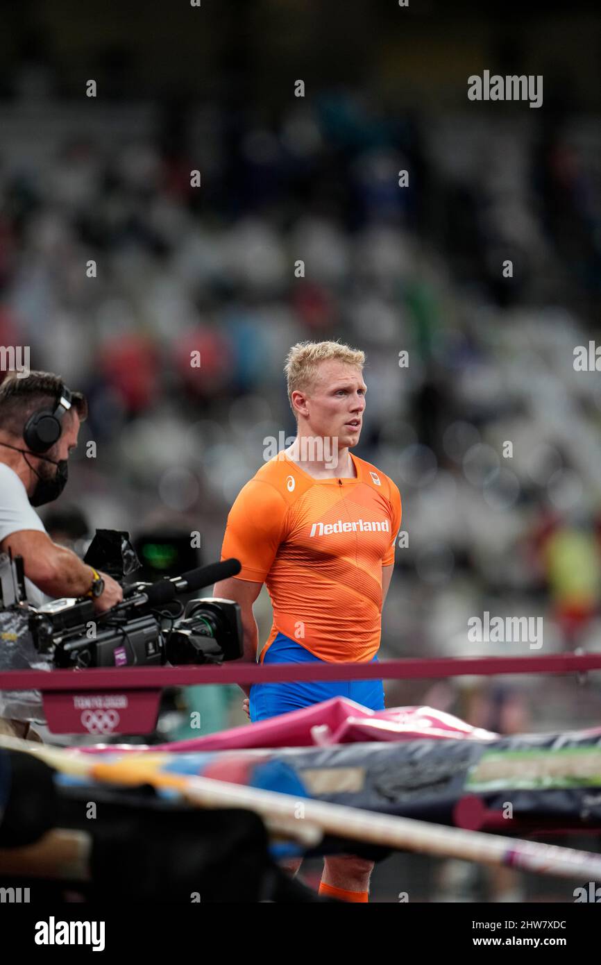 Menno Vloon participating in the Tokyo 2020 Olympics in the pole vault