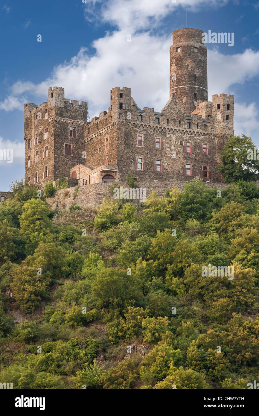 Rhine River Valley, Germany.  Maus Castle, 14th century, above Wellmich Village. Stock Photo