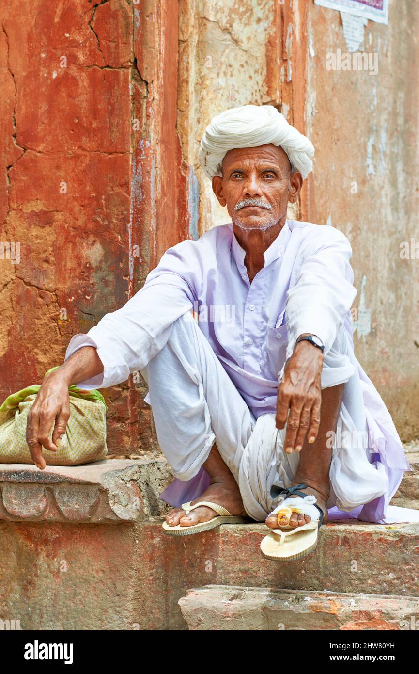 India Rajasthan Jaipur, Portrait of a ma with white turban Stock Photo