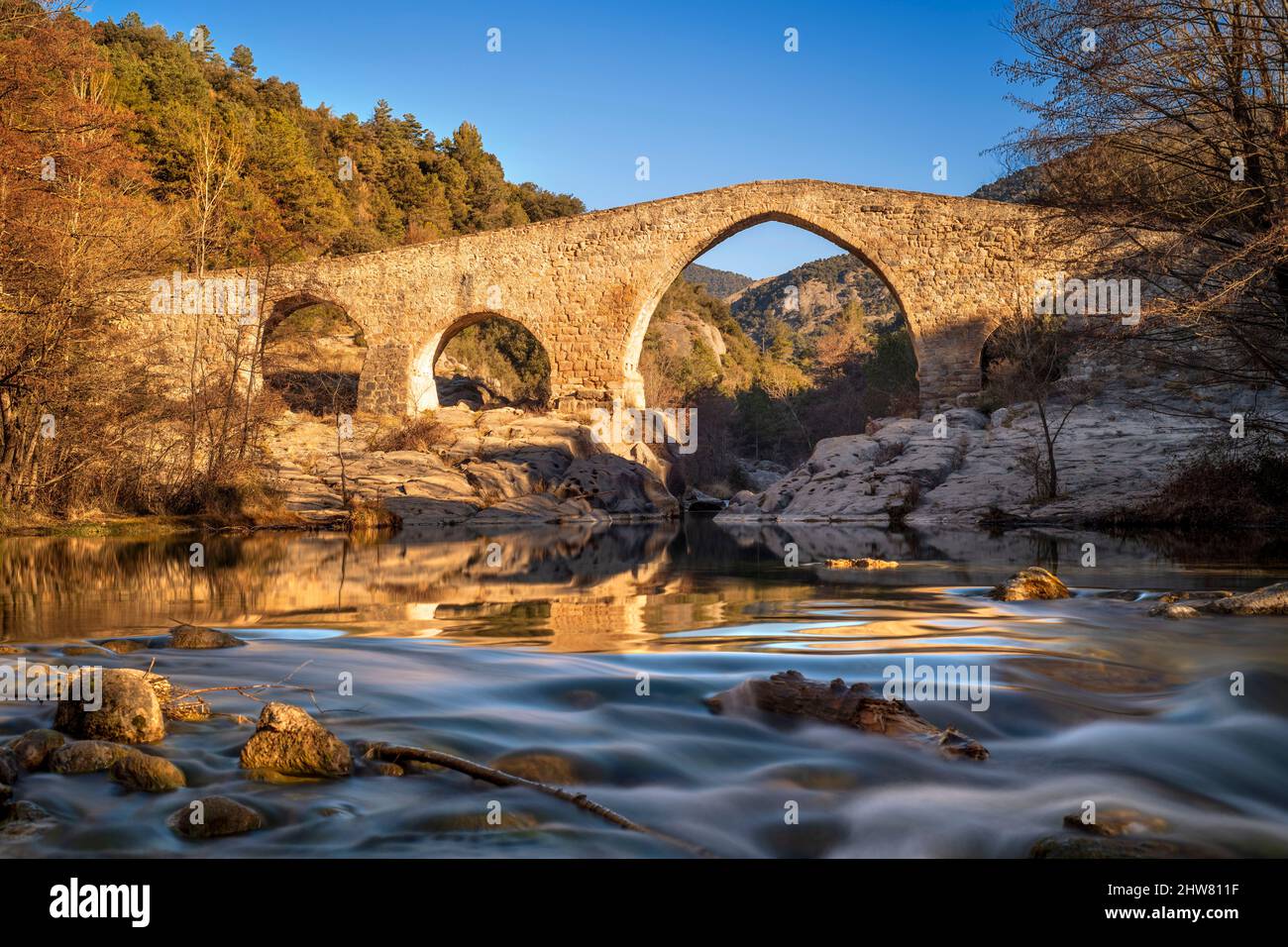 Medieval Pont de Pedret bridge and the Llobregat river near the Church of Saint Quirze of Pedret in Berga, Barcelona. Berguedà Catalonia Spain Pyrenee Stock Photo