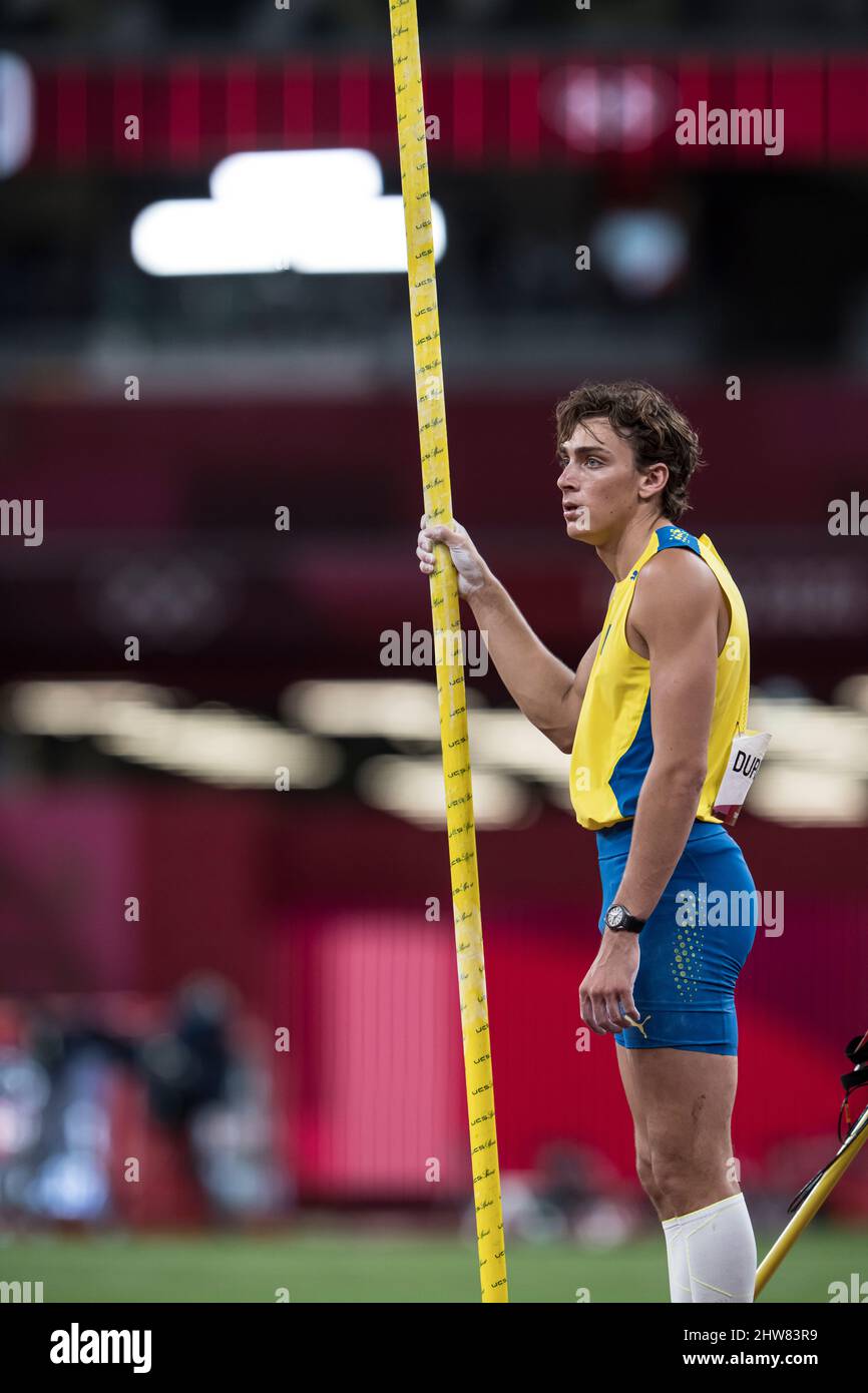 mondo-duplantis-participating-in-the-tokyo-2020-olympics-in-the-pole