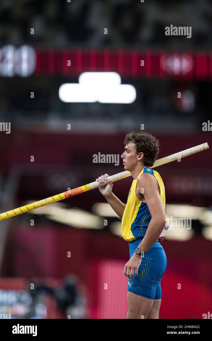 mondo-duplantis-participating-in-the-tokyo-2020-olympics-in-the-pole